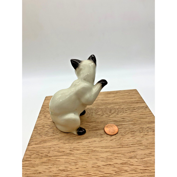 Vintage midcentury Siamese boxing cat porcelain approx 3.5"x3"x2.5" GVC no chips - Picture 3 of 6
